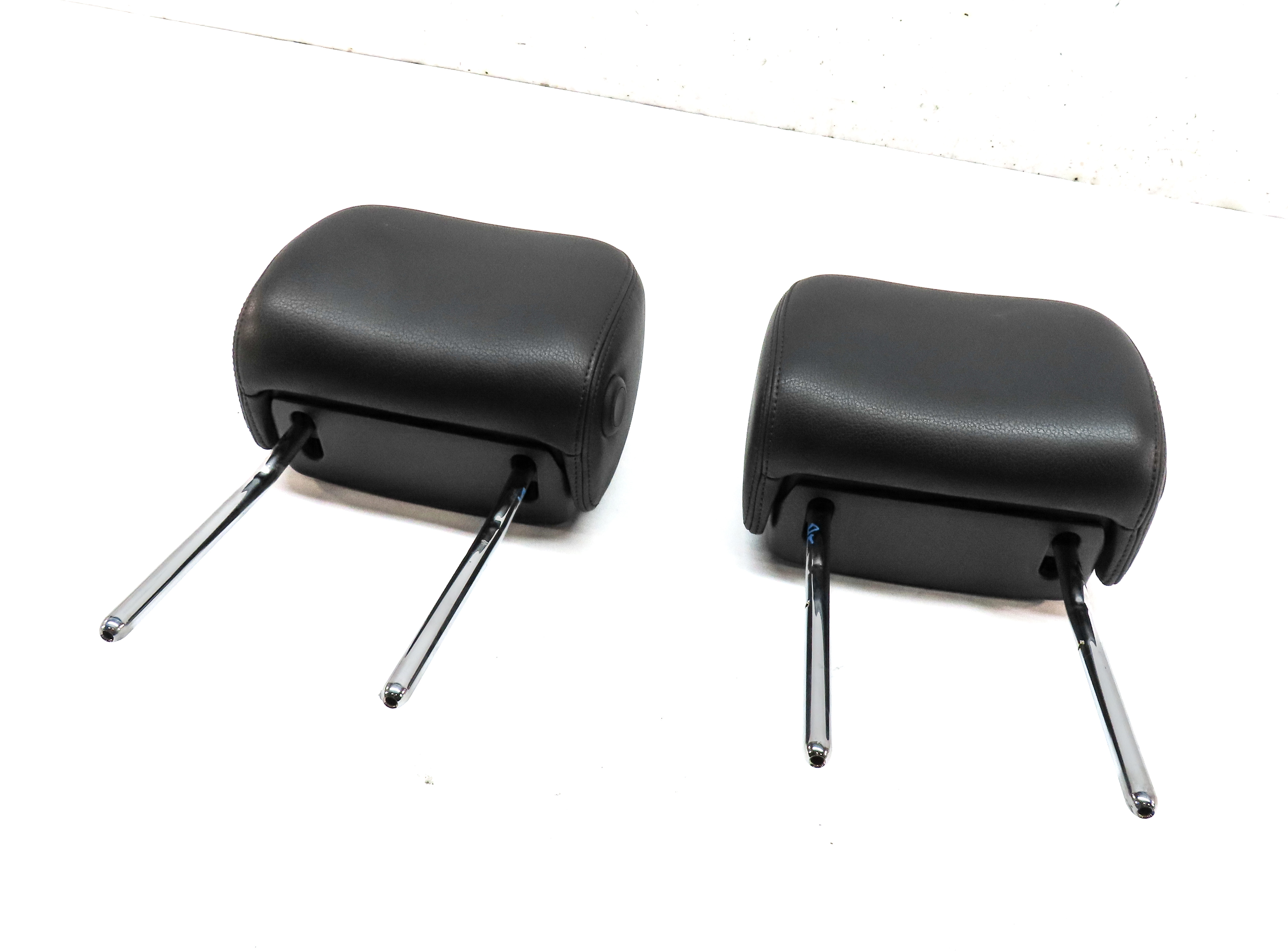 12-18 AUDI A6 A7 S6 S7 RS7 (C7 4G8) FRONT LEFT & RIGHT SEAT HEADREST SET (BLACK) — exact item pictured